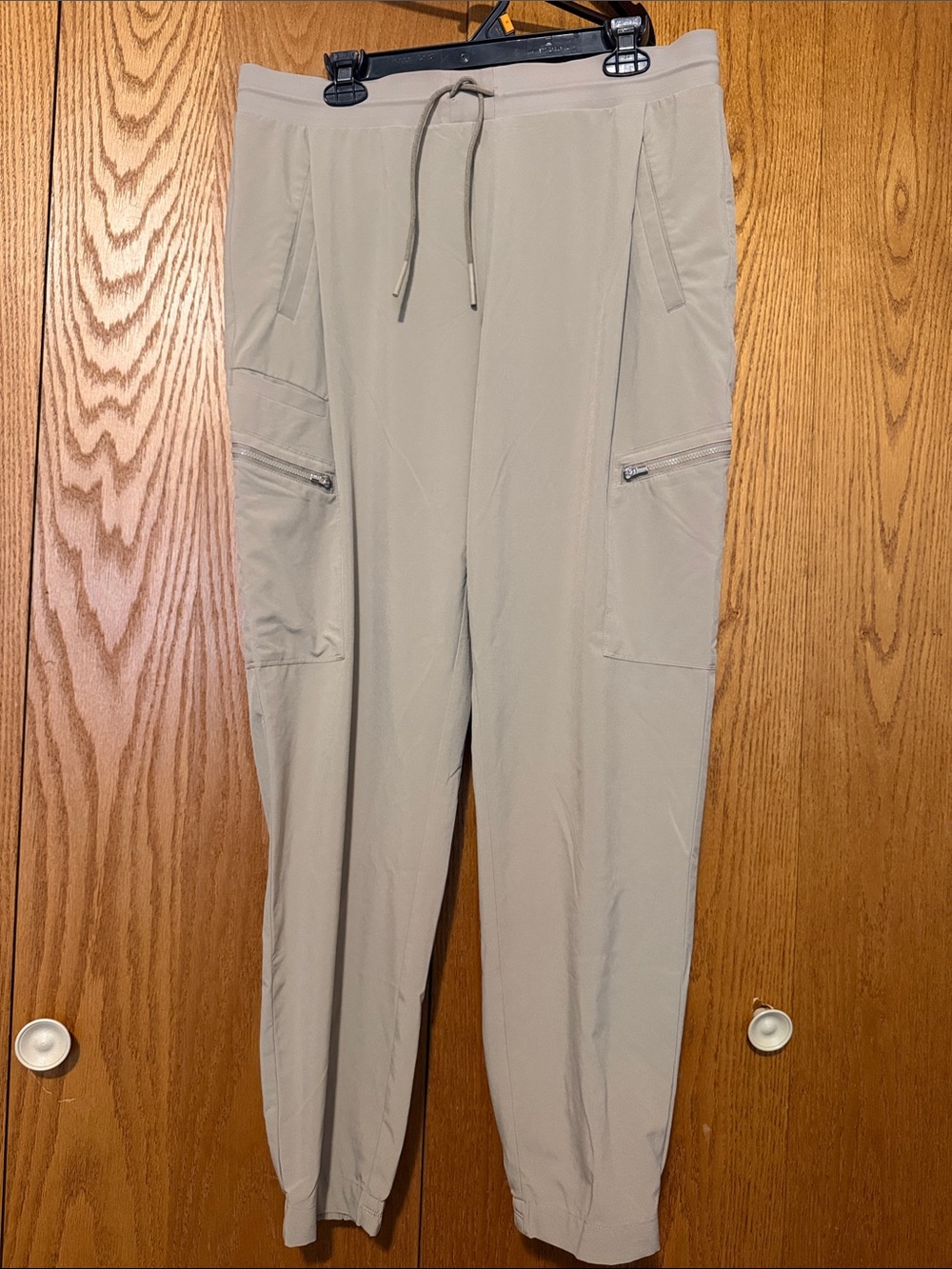 Athleta Women’s Lightweight Drawstring Cargo Joggers “Go Far Travel- Light Beige